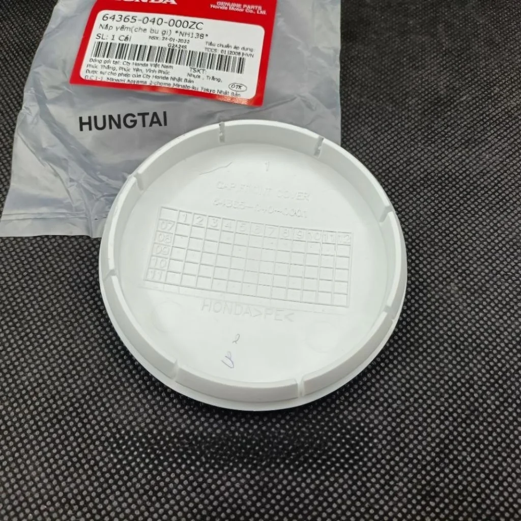Nhựa nắp tròn che bugi bững yếm xe DREAM, CUB... zin Honda 64365-040-000ZC - Ảnh 2