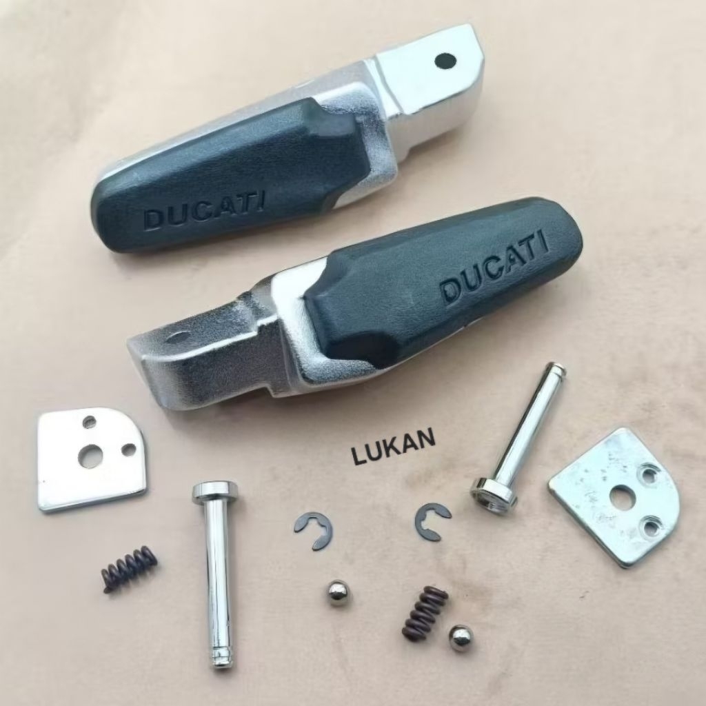 Cặp cao su gác chân nhôm sau Ducati xe DREAM, WAVE, FUTURE....