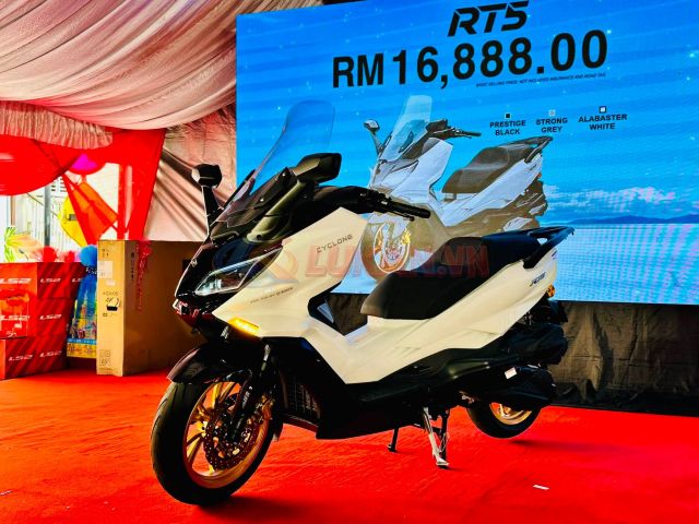 Cyclone RT5 mau xe ga khien Honda SH phai de chung 26 ma luc ABS 2 kenh TPMS va kinh gio dien - 2