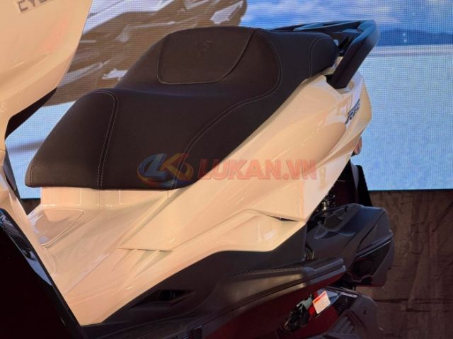 Cyclone RT5 mau xe ga khien Honda SH phai de chung 26 ma luc ABS 2 kenh TPMS va kinh gio dien - 5