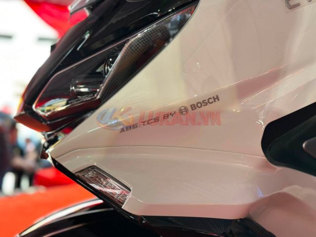 Cyclone RT5 mau xe ga khien Honda SH phai de chung 26 ma luc ABS 2 kenh TPMS va kinh gio dien - 7