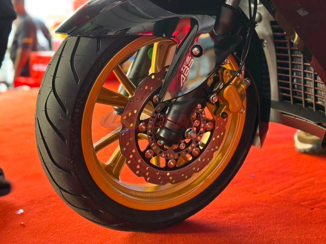Cyclone RT5 mau xe ga khien Honda SH phai de chung 26 ma luc ABS 2 kenh TPMS va kinh gio dien - 8