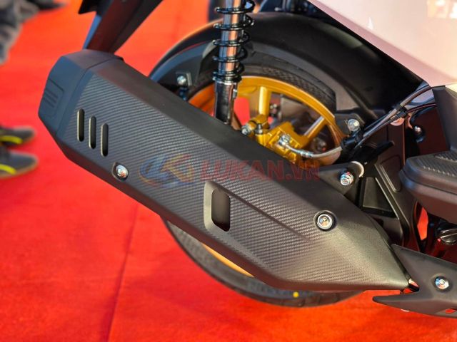Cyclone RT5 mau xe ga khien Honda SH phai de chung 26 ma luc ABS 2 kenh TPMS va kinh gio dien - 9